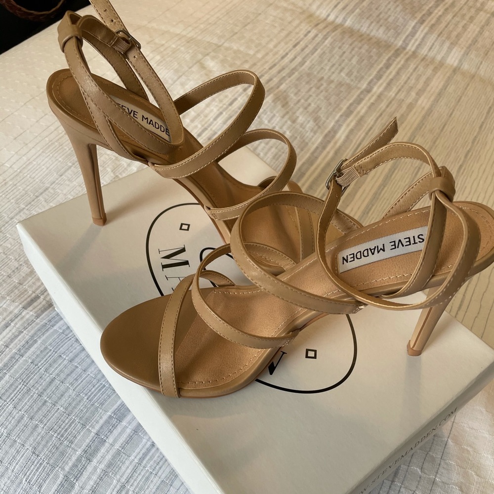 Steve Madden Nude Heel: like new